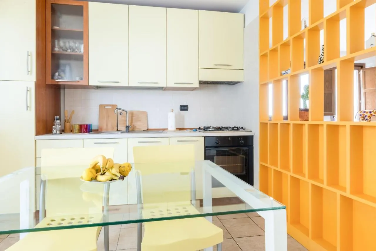 דירות Lecce Colorful Flat With Terrace & Parking איטליה