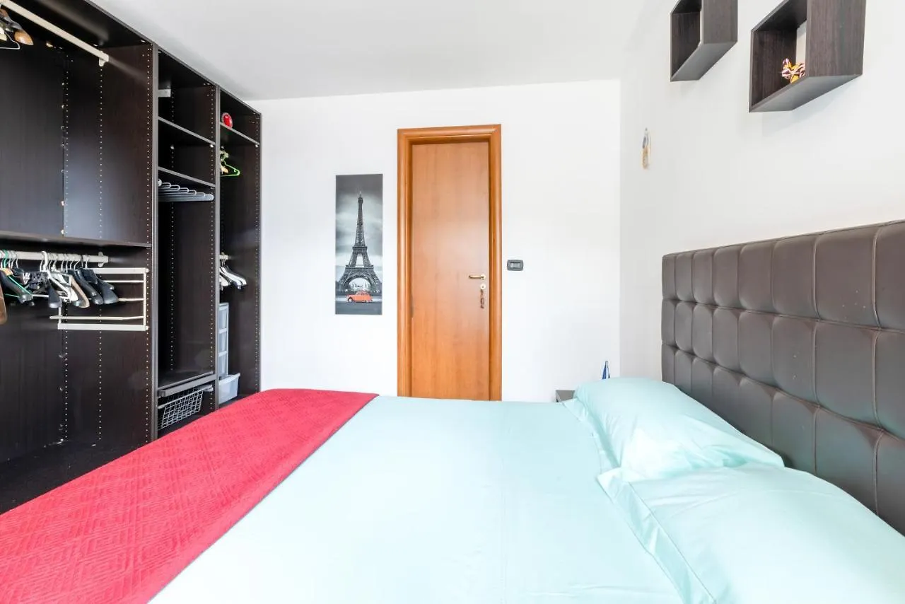דירות Lecce Colorful Flat With Terrace & Parking איטליה