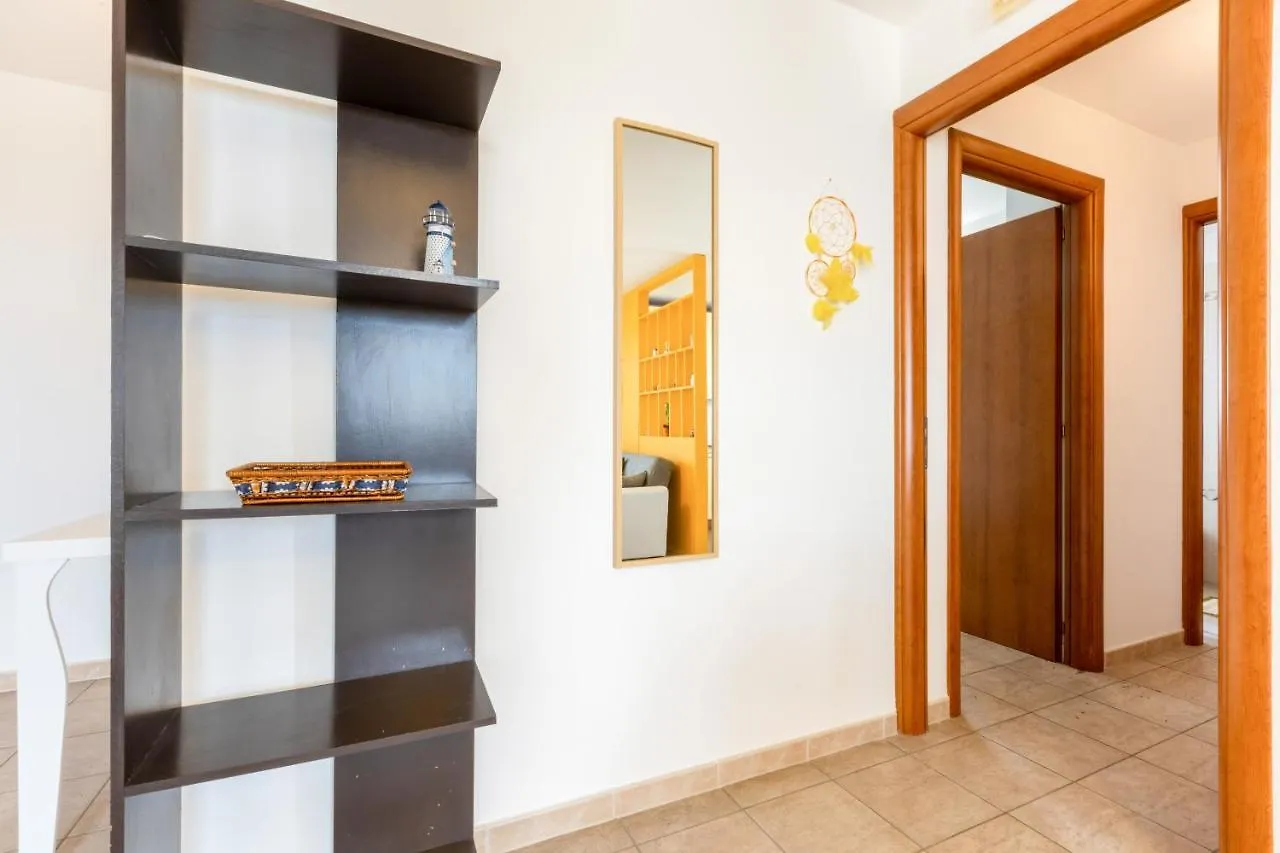 דירות Lecce Colorful Flat With Terrace & Parking 0*,  איטליה