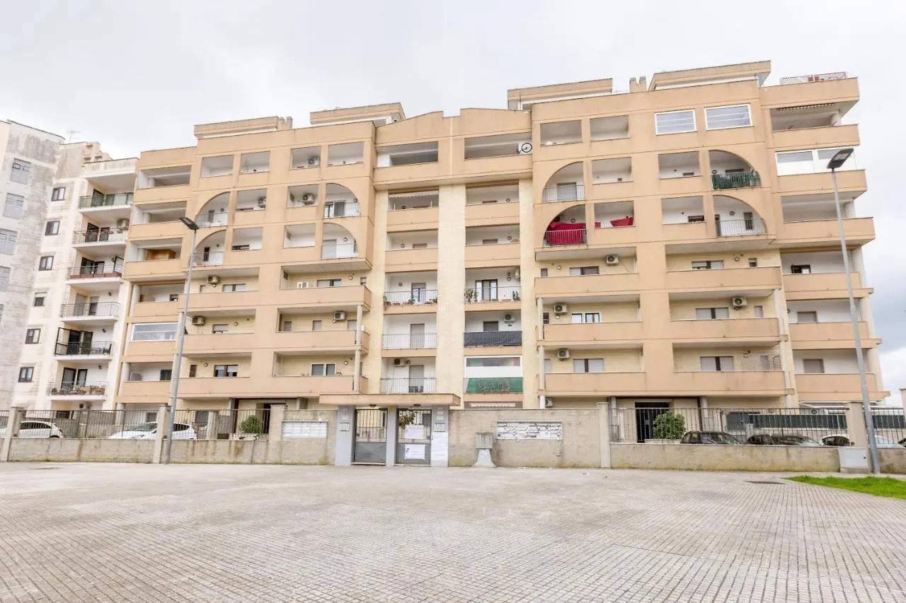 דירות Lecce Colorful Flat With Terrace & Parking
