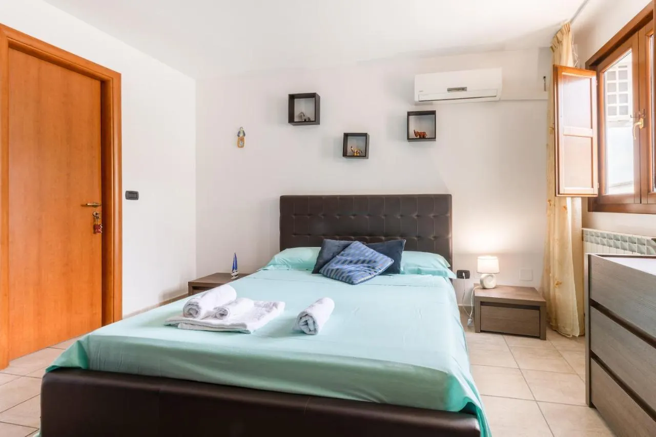 דירות Lecce Colorful Flat With Terrace & Parking איטליה